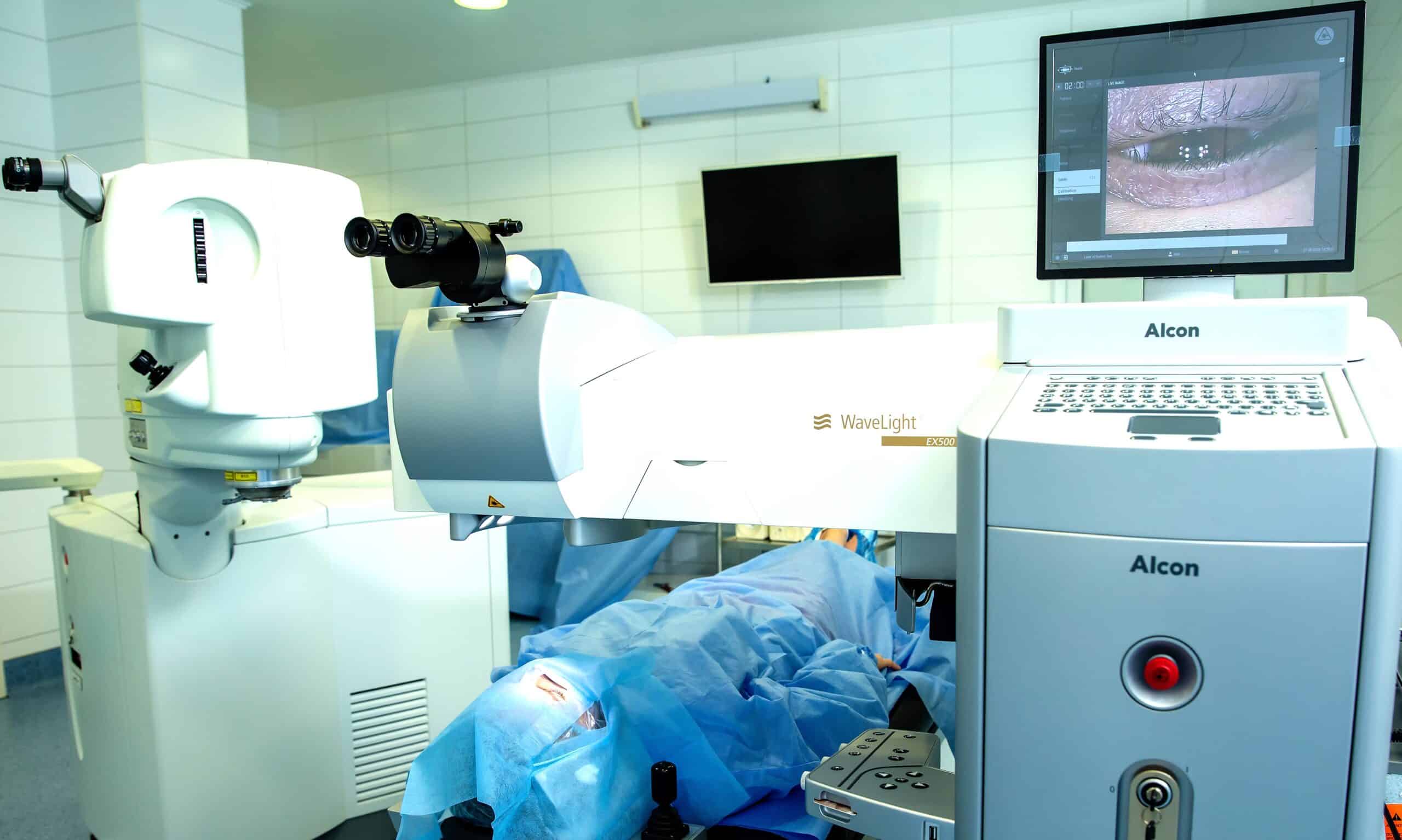 эксимерный лазер для коррекции зрения WaveLight EX500 от Alcon